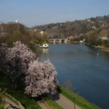 Elegante, Signorile Bilocale Lungo Il Fiume Po *